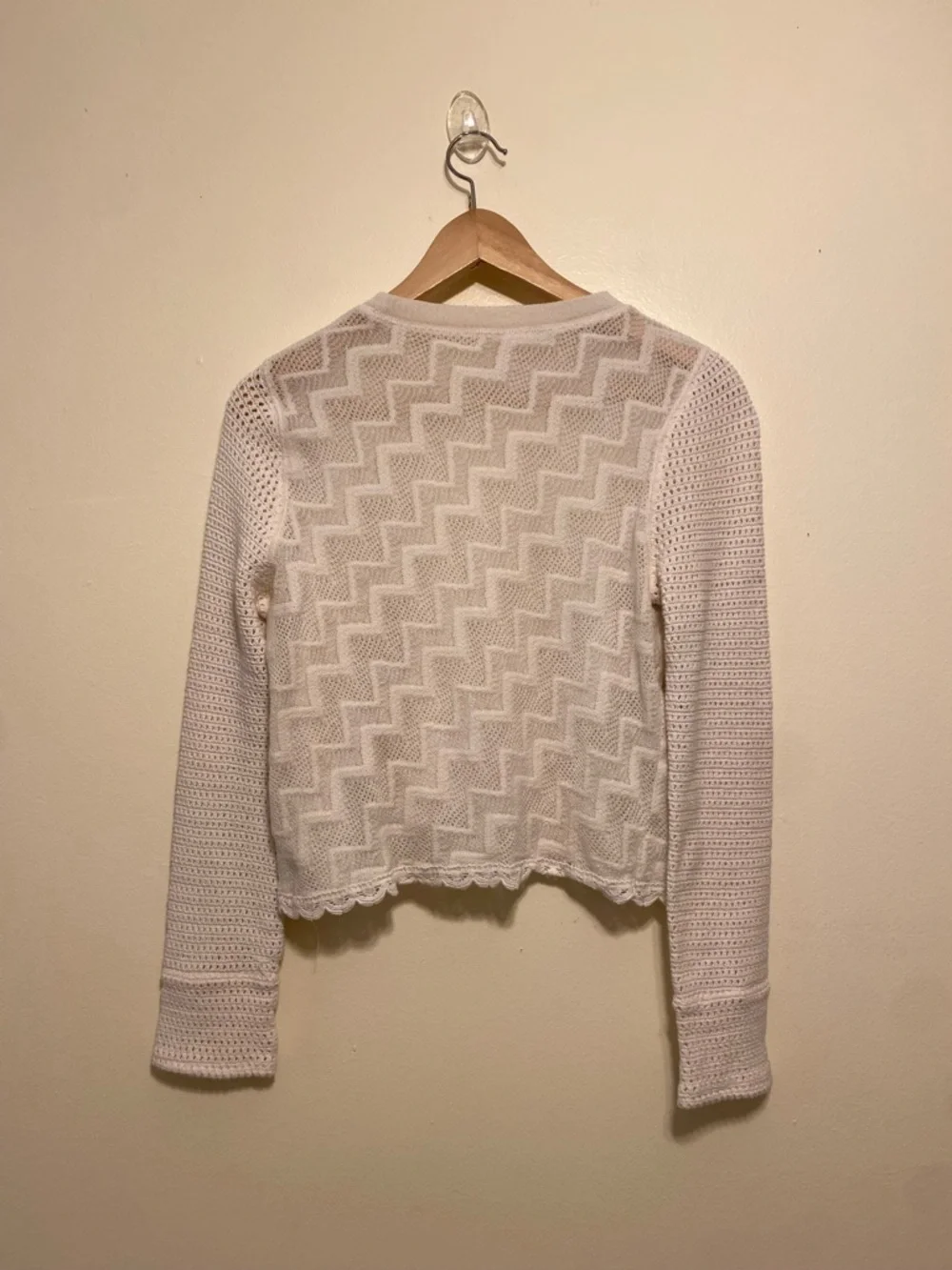 Womens White Crochet Knit Long-Sleeve Sweater. Size L